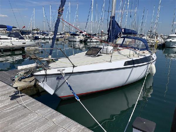 Maxi 95 For Sale From Seakers Yacht Brokers